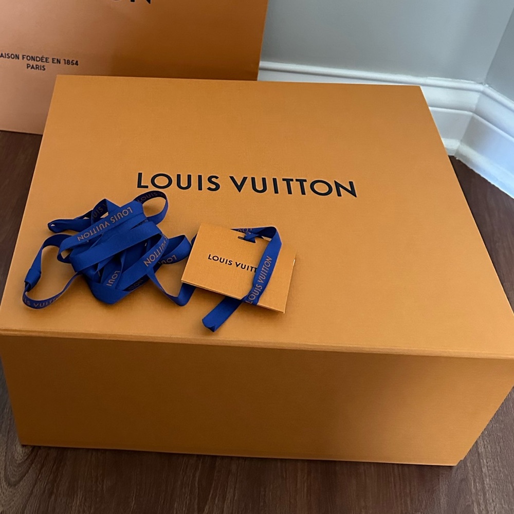 Louis Vuitton large magnetic box